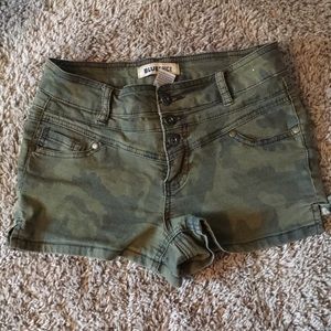 i am selling cute camo high wasted shorts.
